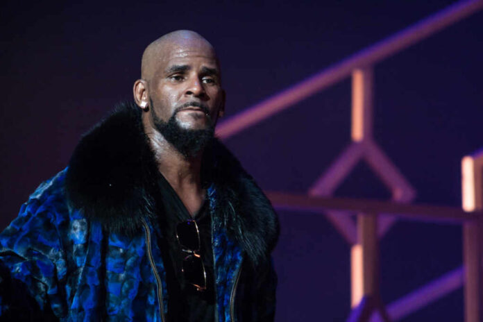 R,Kelly,Performs,On,Stage,At,The,Fox,Theater,On
