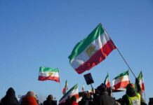 Iran’s AK-47 Training Shocks Viewers Crowd holding Iranian flags during a protest against the government