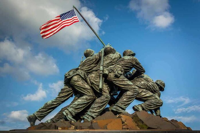 Marine Corps War Memorial with soldiers raising a U.S. flag